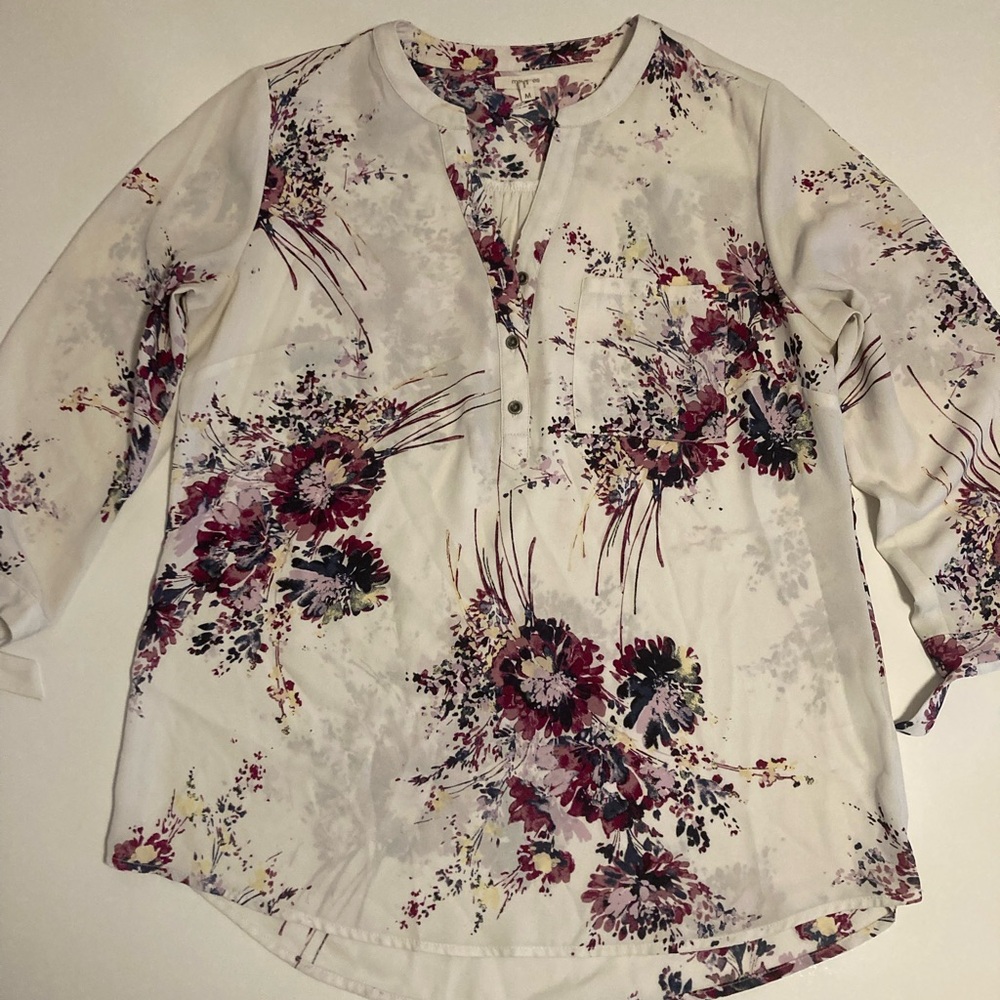 Maurices Purple/grey and white Floral Blouse size M 3/4 sleeves